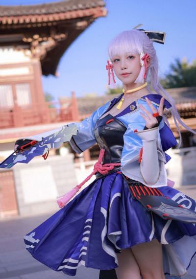 女子高中生的腰姿