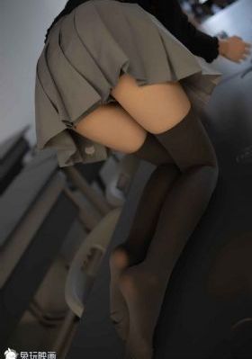 不扣钮的女孩