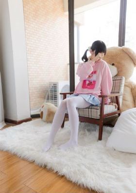 男子在19楼贴窗户缝偷窥洗澡被抓